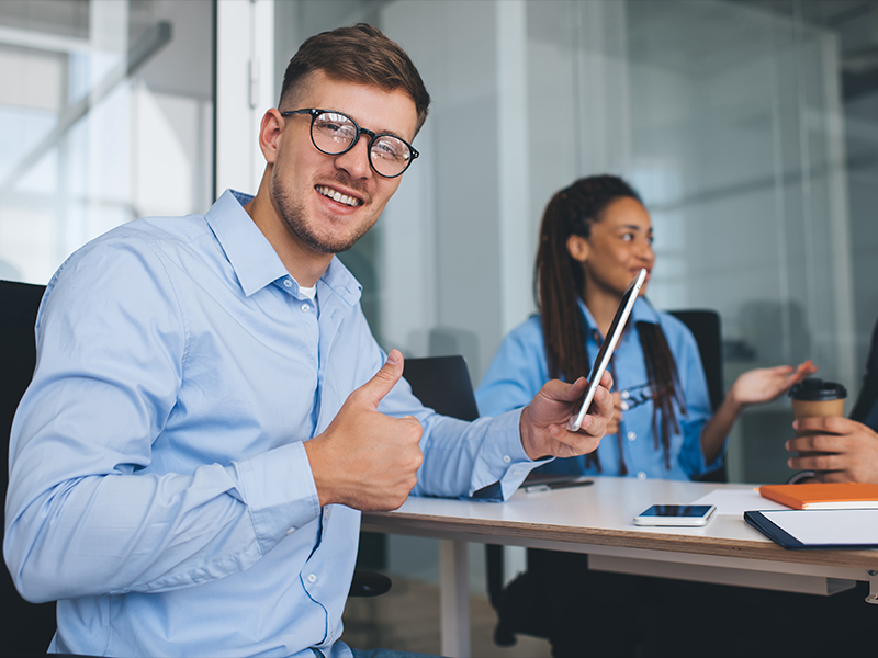 Kaufleute für Büromanagement bei der Arbeit