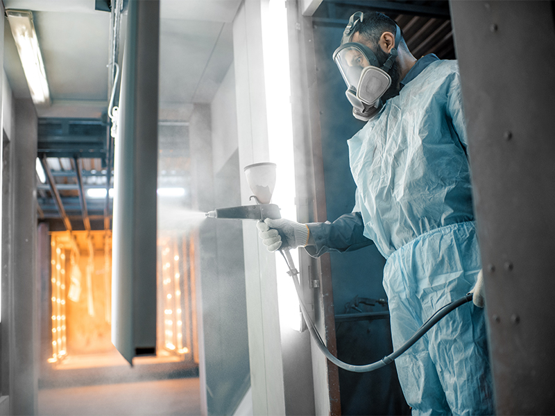 Verfahrensmechaniker/in Beschichtungstechnik bei der Arbeit